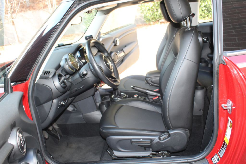 2015 MINI Cooper Image 8