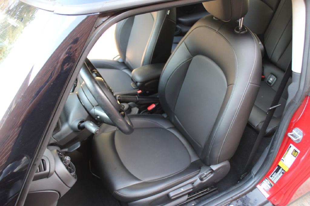 2015 MINI Cooper Image 9