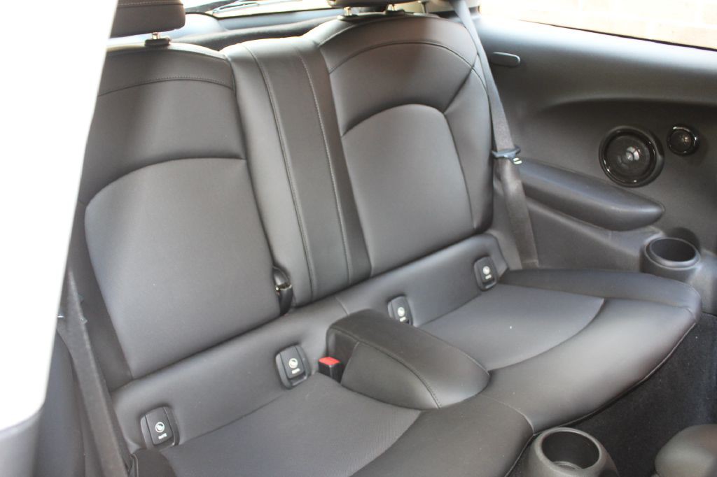 2015 MINI Cooper Image 11