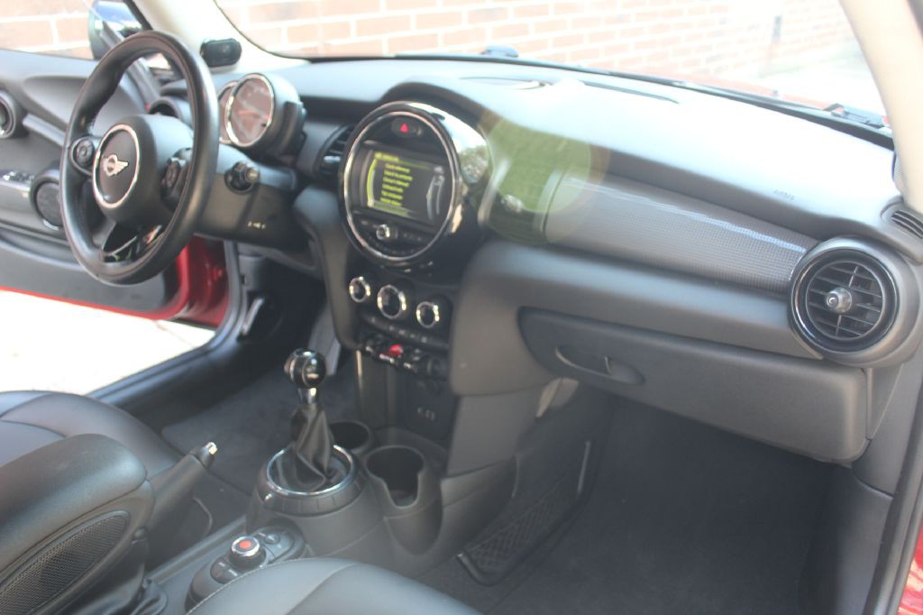 2015 MINI Cooper Image 12