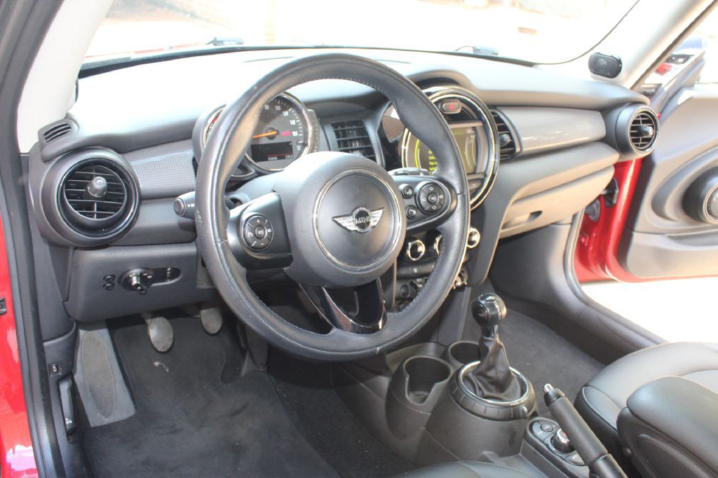 2015 MINI Cooper Image 13