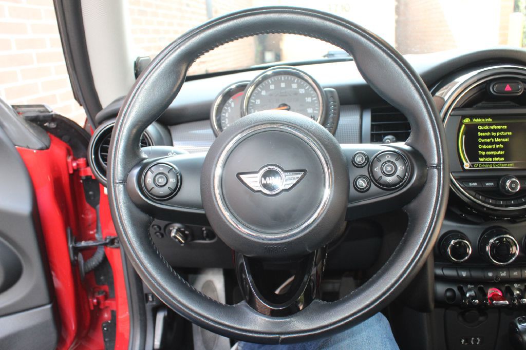 2015 MINI Cooper Image 15