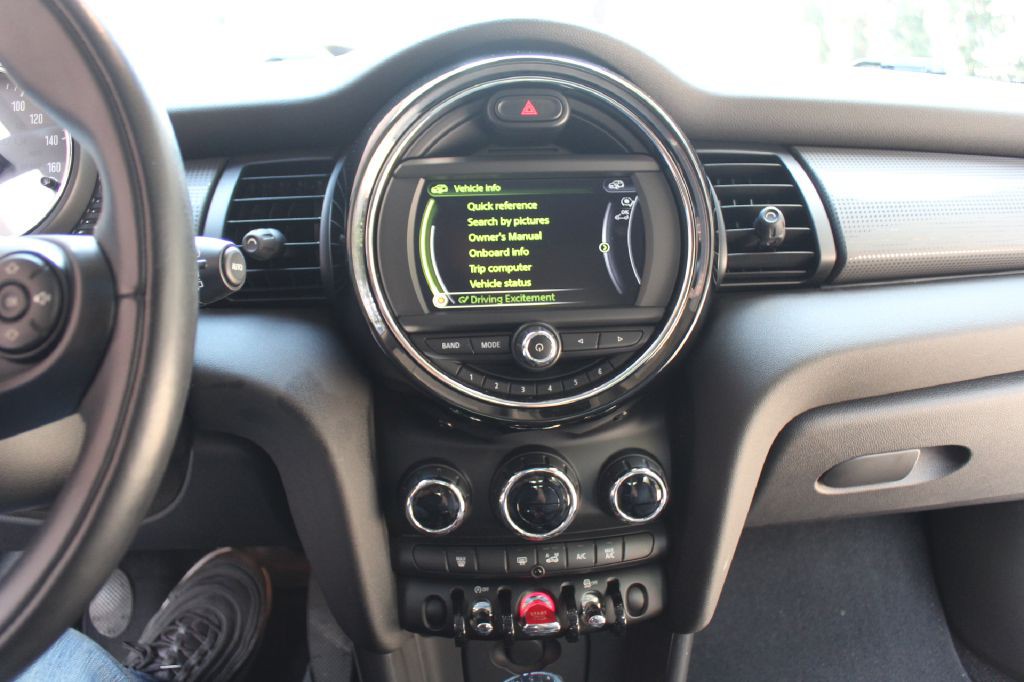 2015 MINI Cooper Image 16