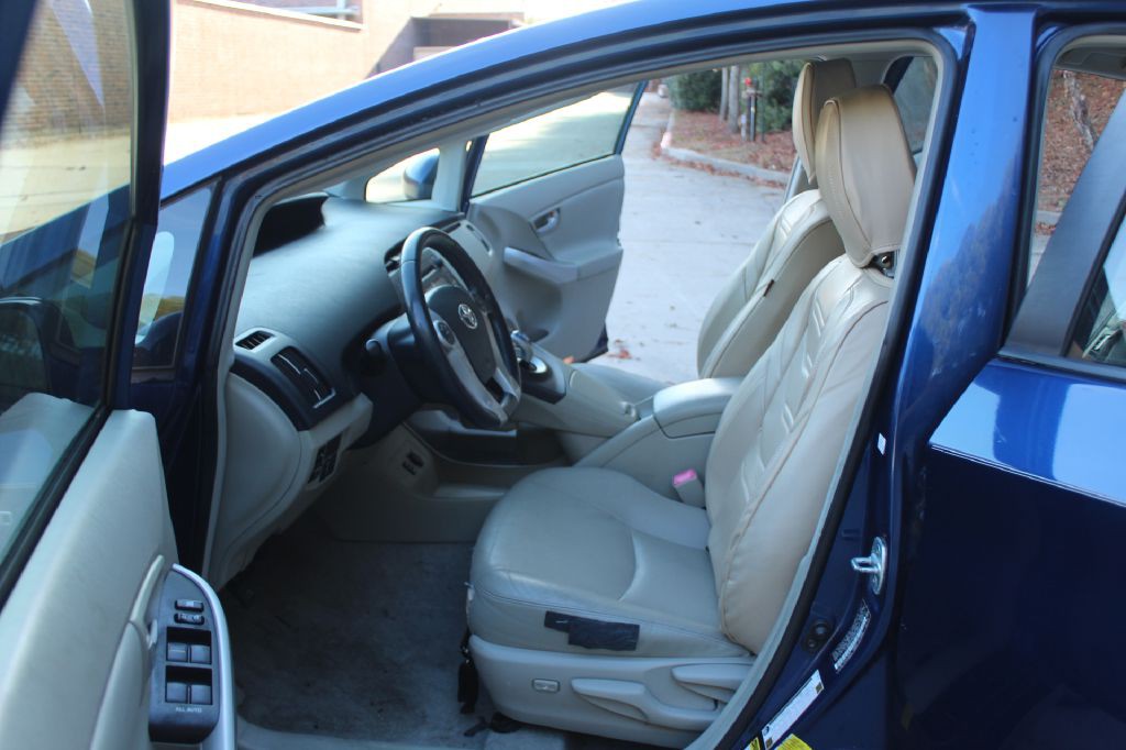 2011 Toyota Prius Image 11