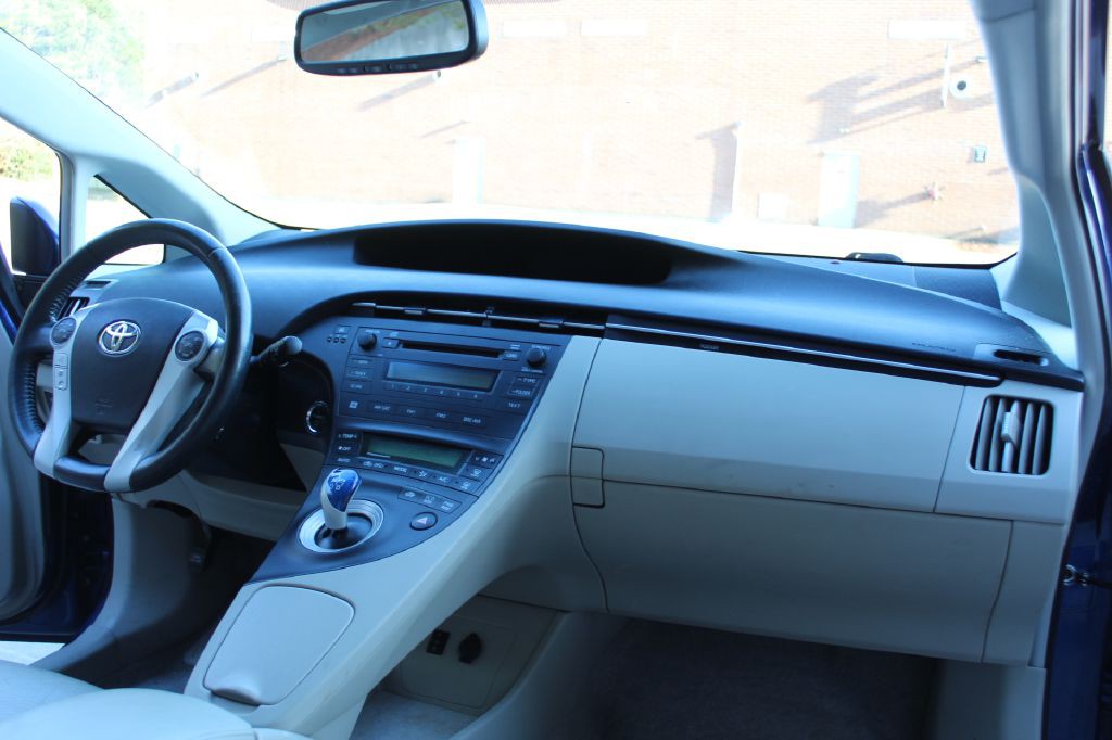 2011 Toyota Prius Image 14