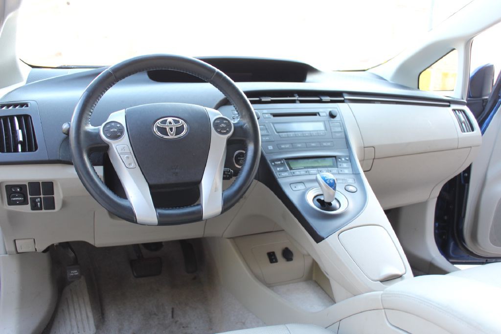 2011 Toyota Prius Image 16