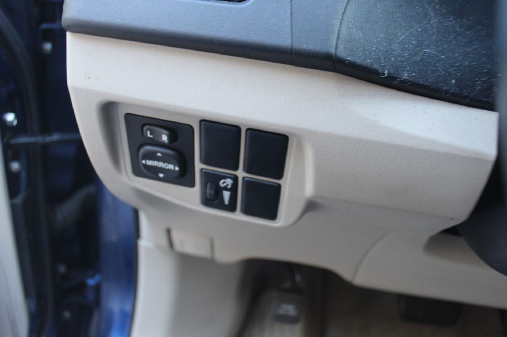 2011 Toyota Prius Image 21