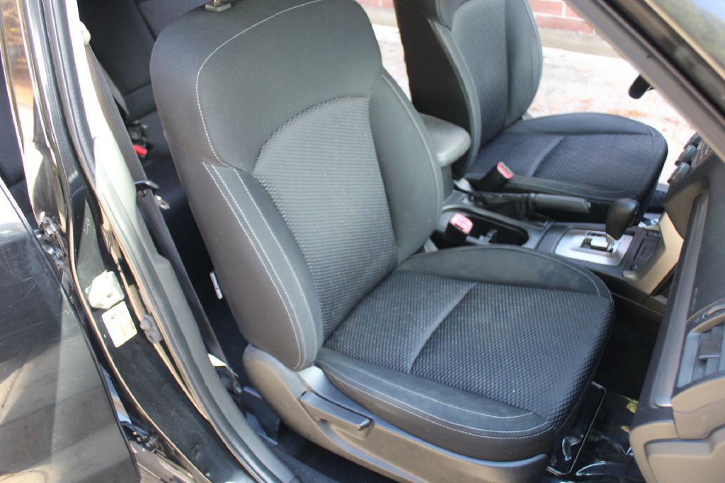 2014 Subaru Forester Image 12