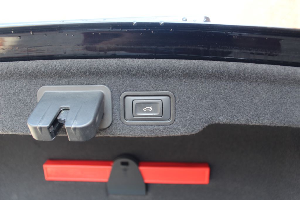 2014 Audi A8 Image 26