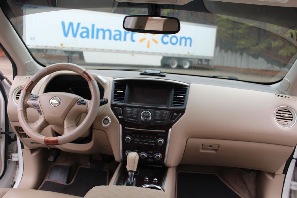 2015 Nissan Pathfinder Image 16
