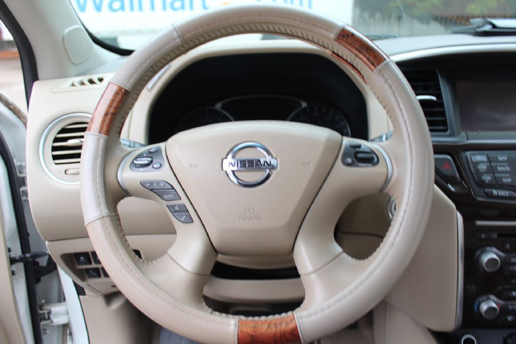 2015 Nissan Pathfinder Image 18