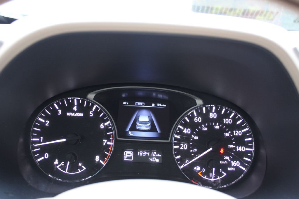 2015 Nissan Pathfinder Image 28