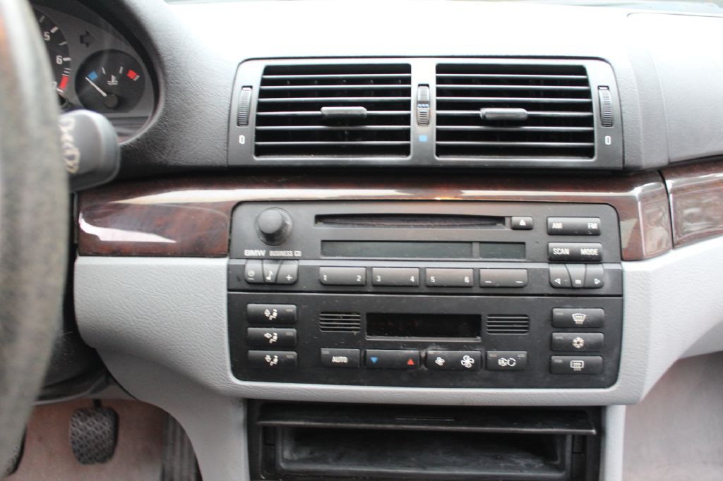 2003 BMW 3 Series Image 18