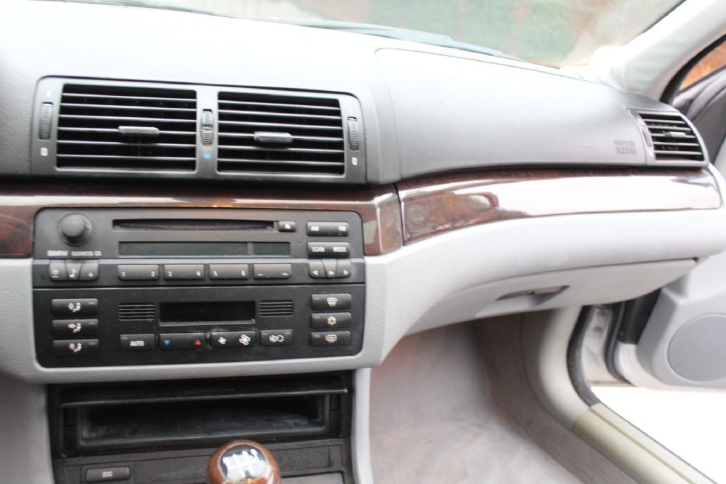 2003 BMW 3 Series Image 19