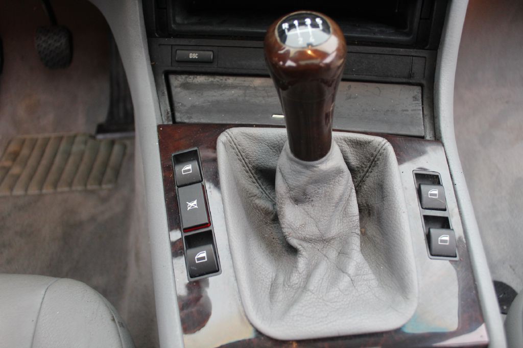 2003 BMW 3 Series Image 20