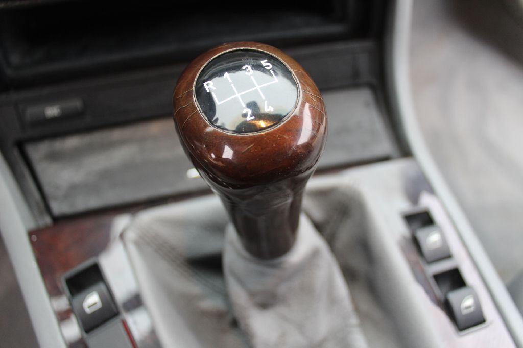 2003 BMW 3 Series Image 21