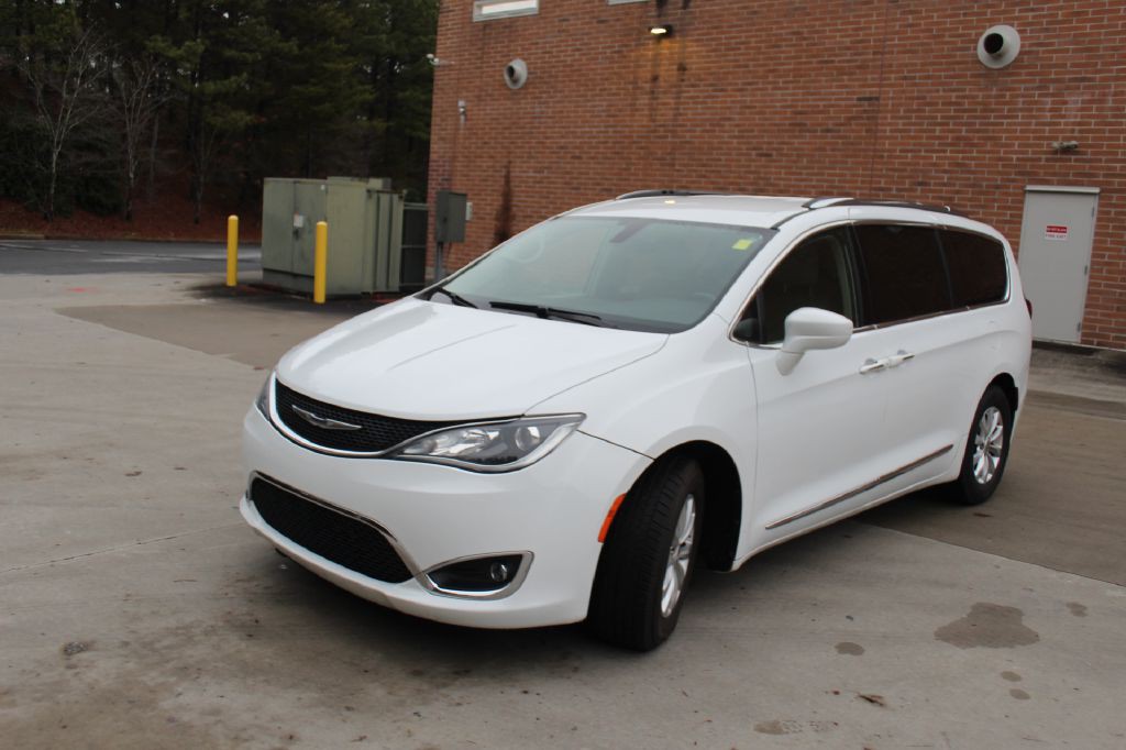 2019 Chrysler Pacifica Image 2