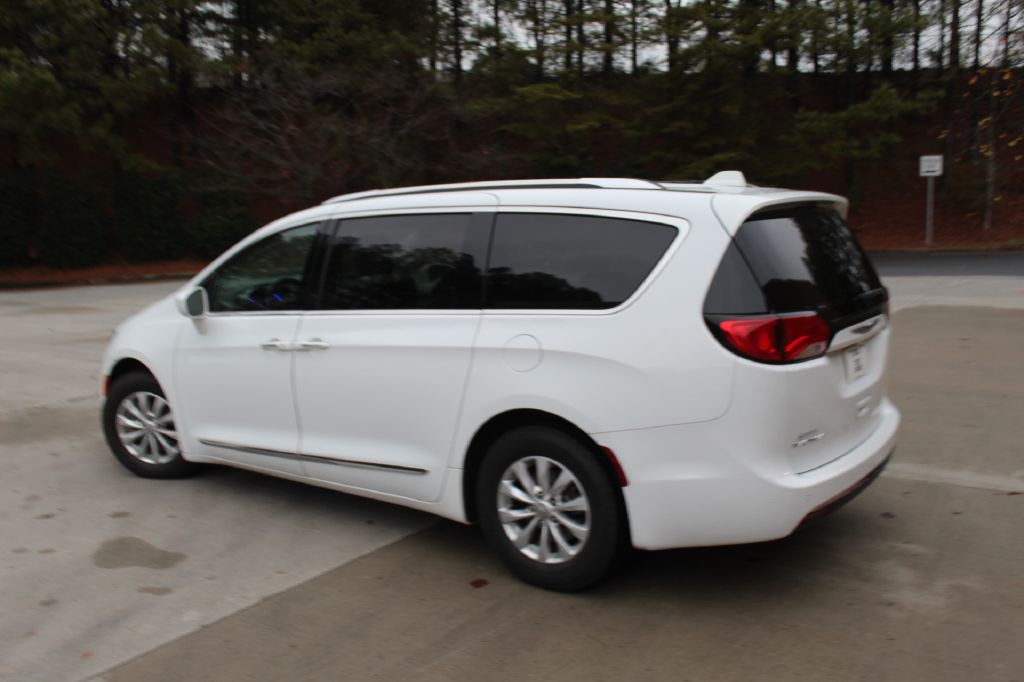 2019 Chrysler Pacifica Image 3