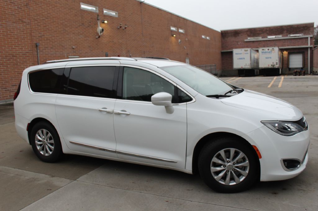 2019 Chrysler Pacifica Image 6