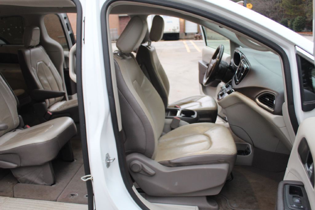 2019 Chrysler Pacifica Image 7