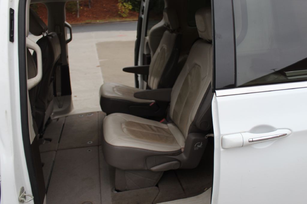 2019 Chrysler Pacifica Image 9