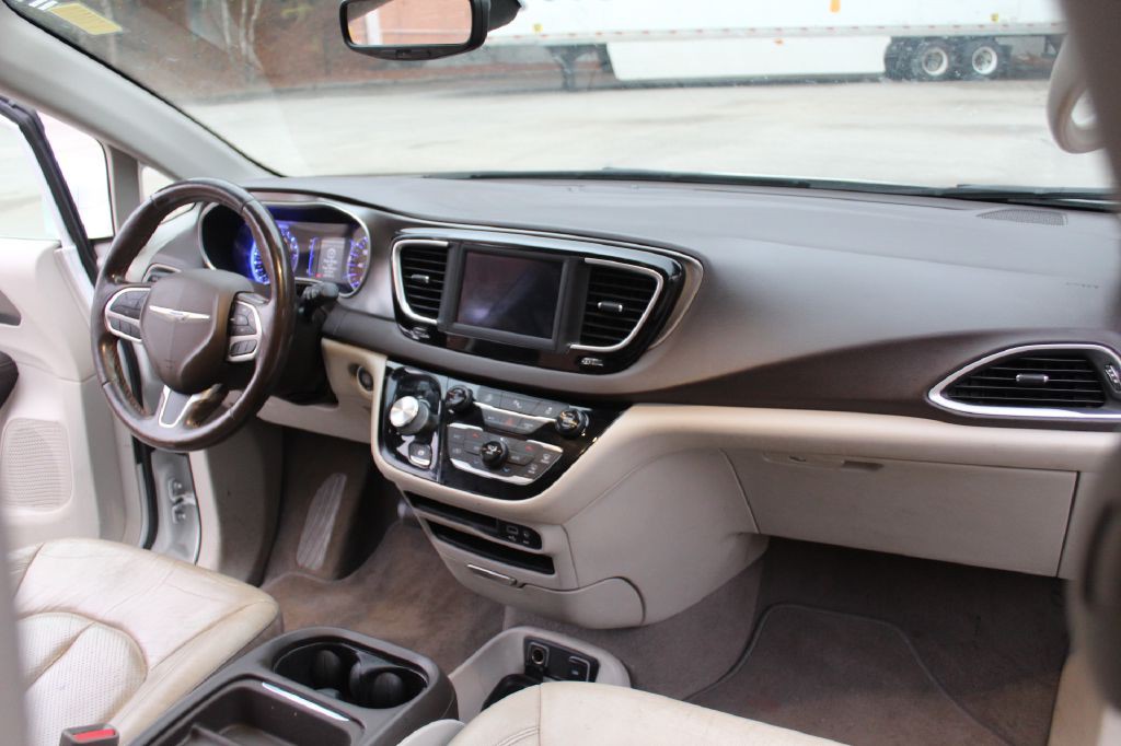 2019 Chrysler Pacifica Image 12