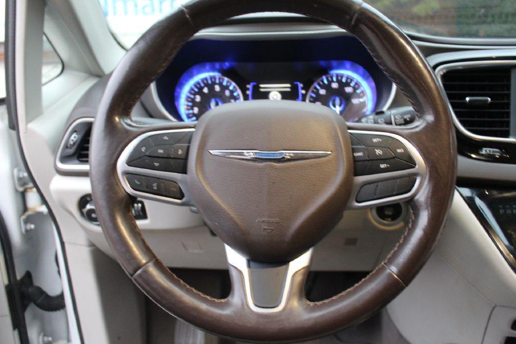 2019 Chrysler Pacifica Image 15