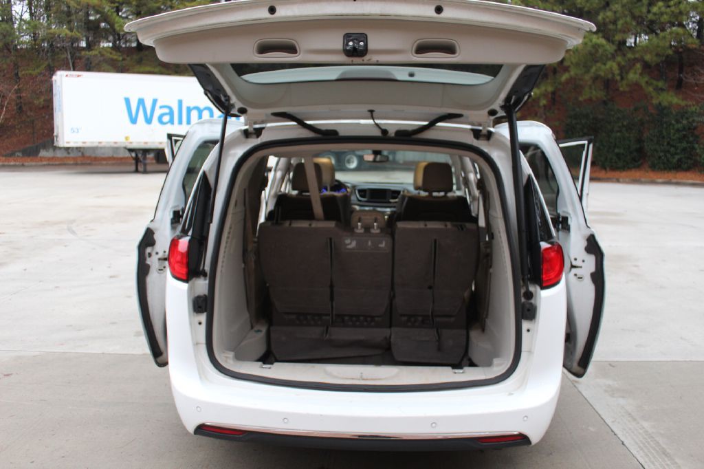 2019 Chrysler Pacifica Image 18