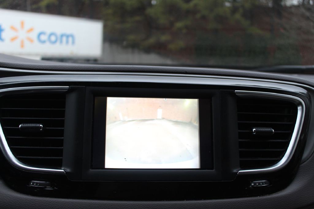 2019 Chrysler Pacifica Image 21