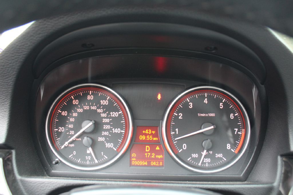 2010 BMW 3 Series Image 25