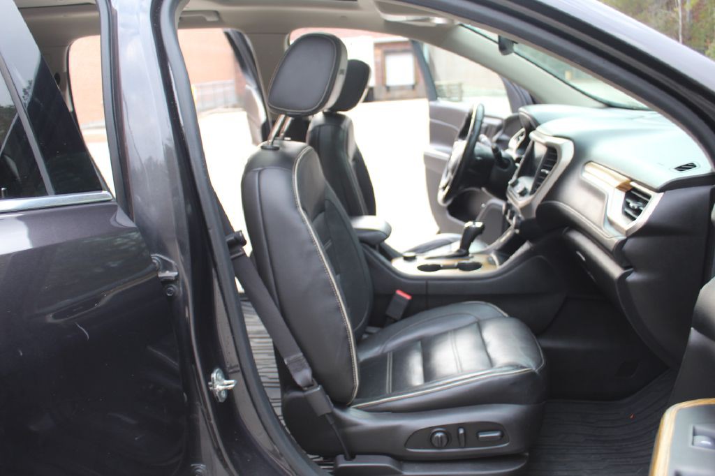 2017 GMC Acadia Image 7