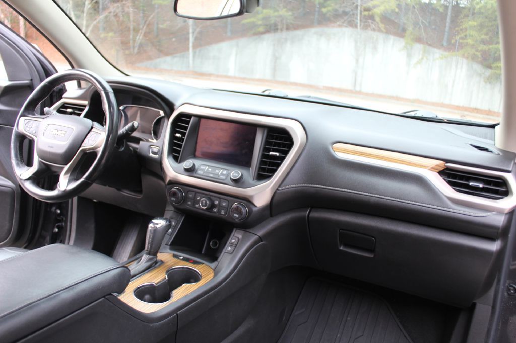 2017 GMC Acadia Image 16