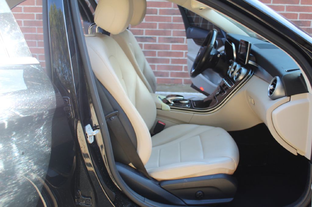 2016 Mercedes-Benz C-Class Image 7