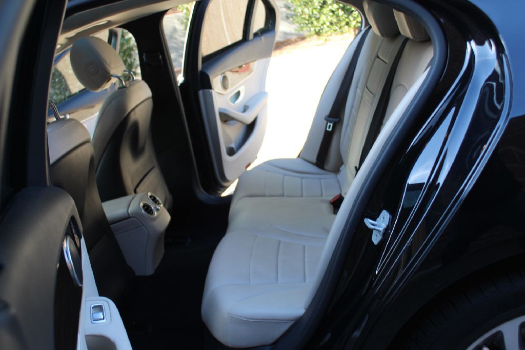 2016 Mercedes-Benz C-Class Image 9