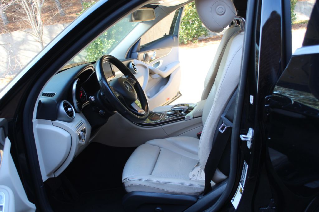 2016 Mercedes-Benz C-Class Image 10