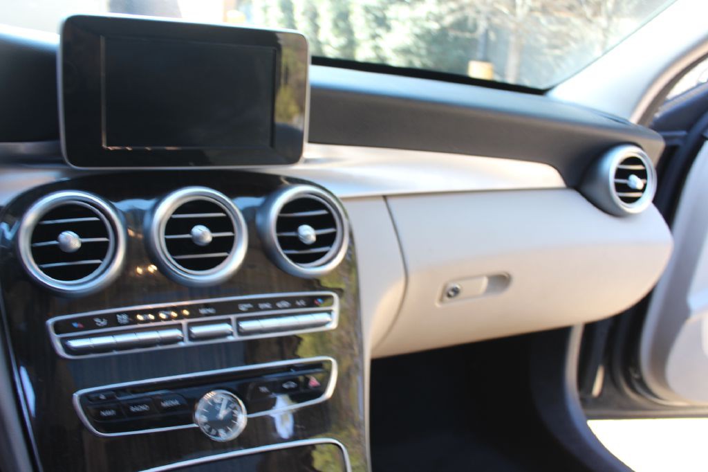 2016 Mercedes-Benz C-Class Image 16