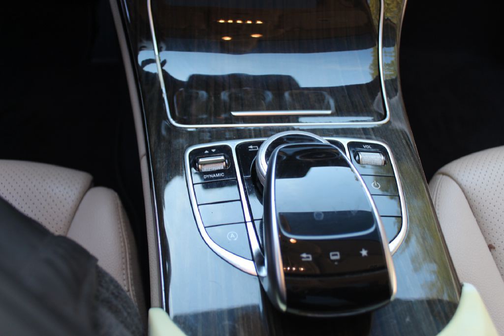 2016 Mercedes-Benz C-Class Image 17