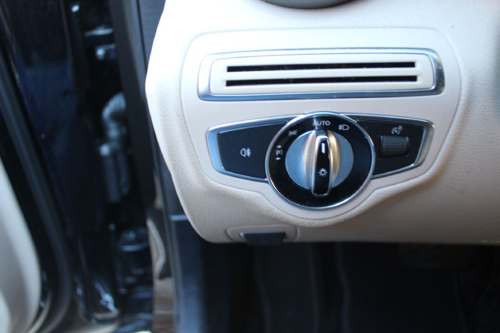 2016 Mercedes-Benz C-Class Image 18