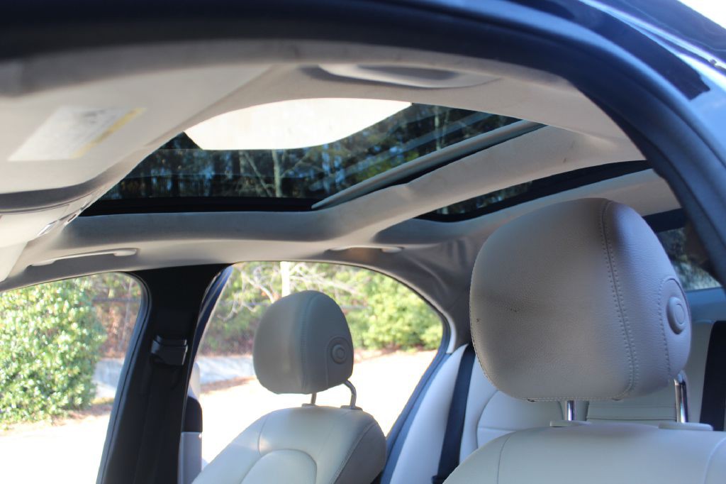 2016 Mercedes-Benz C-Class Image 19