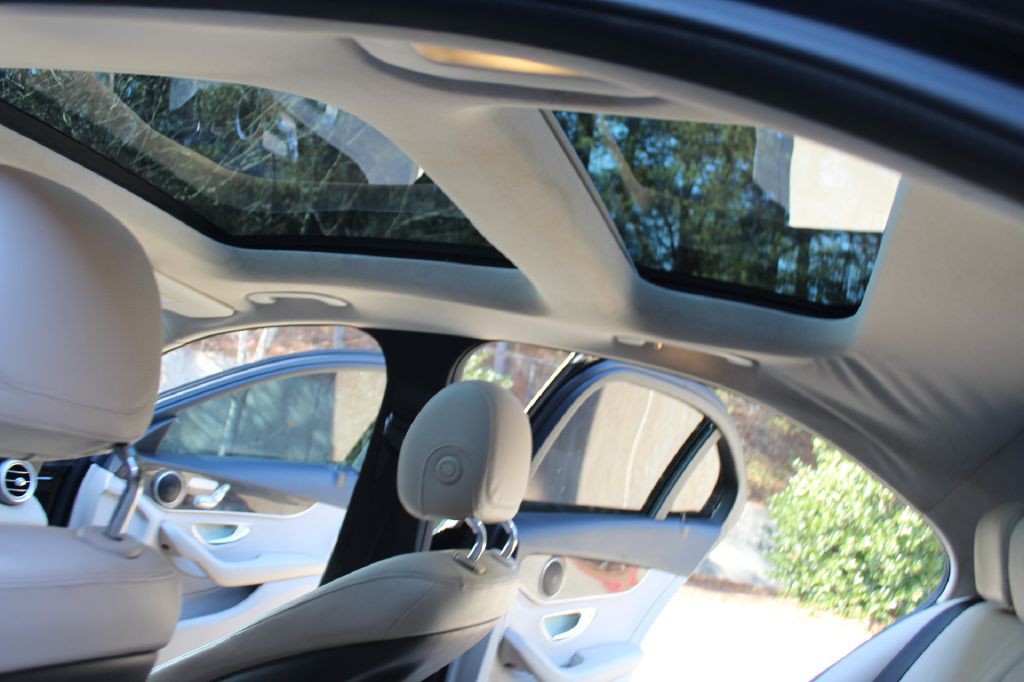 2016 Mercedes-Benz C-Class Image 20