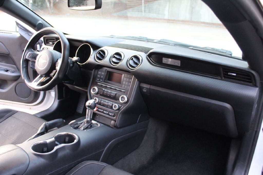 2016 Ford Mustang Image 12