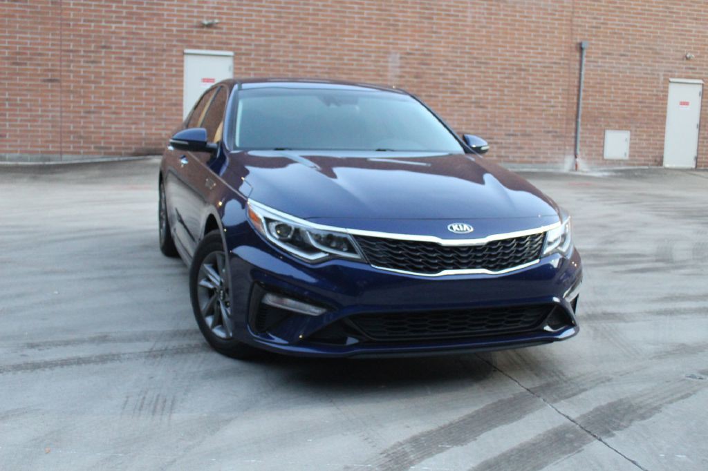 2020 Kia Optima Image 1