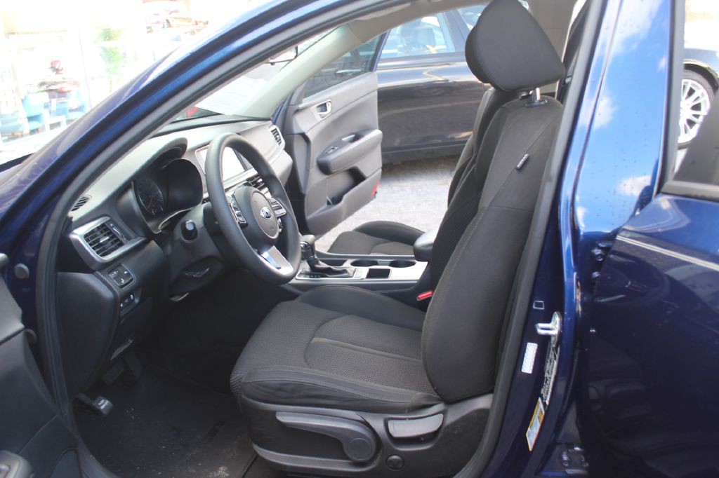 2020 Kia Optima Image 10