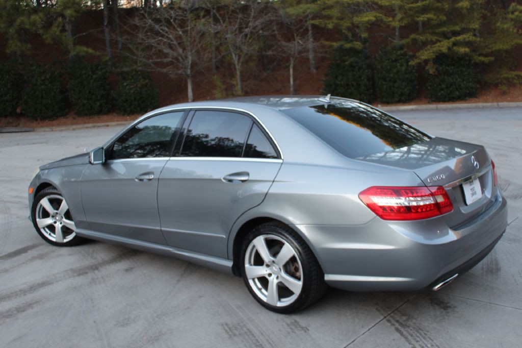 2010 Mercedes-Benz E-Class Image 3