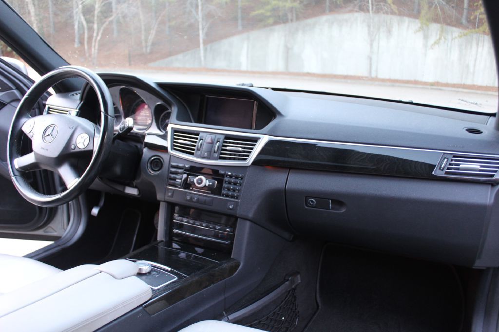 2010 Mercedes-Benz E-Class Image 11