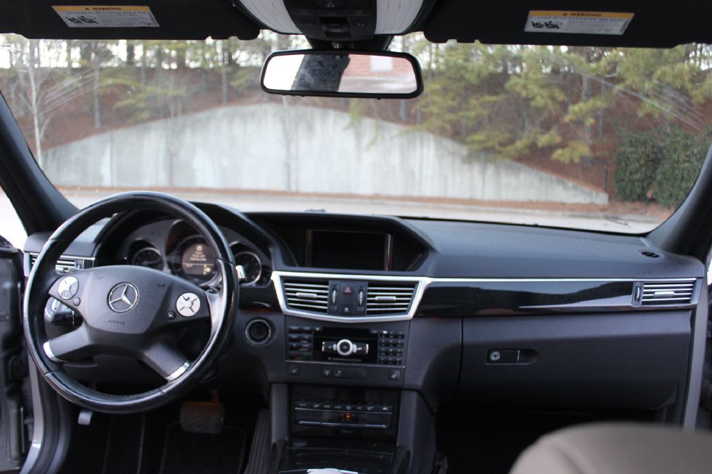 2010 Mercedes-Benz E-Class Image 12