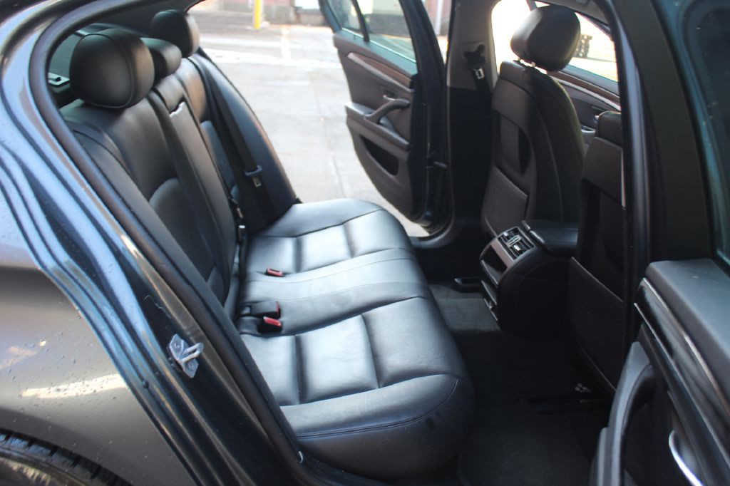 2016 BMW 5 Series Image 8