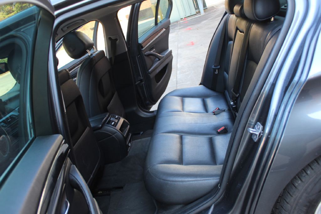 2016 BMW 5 Series Image 9