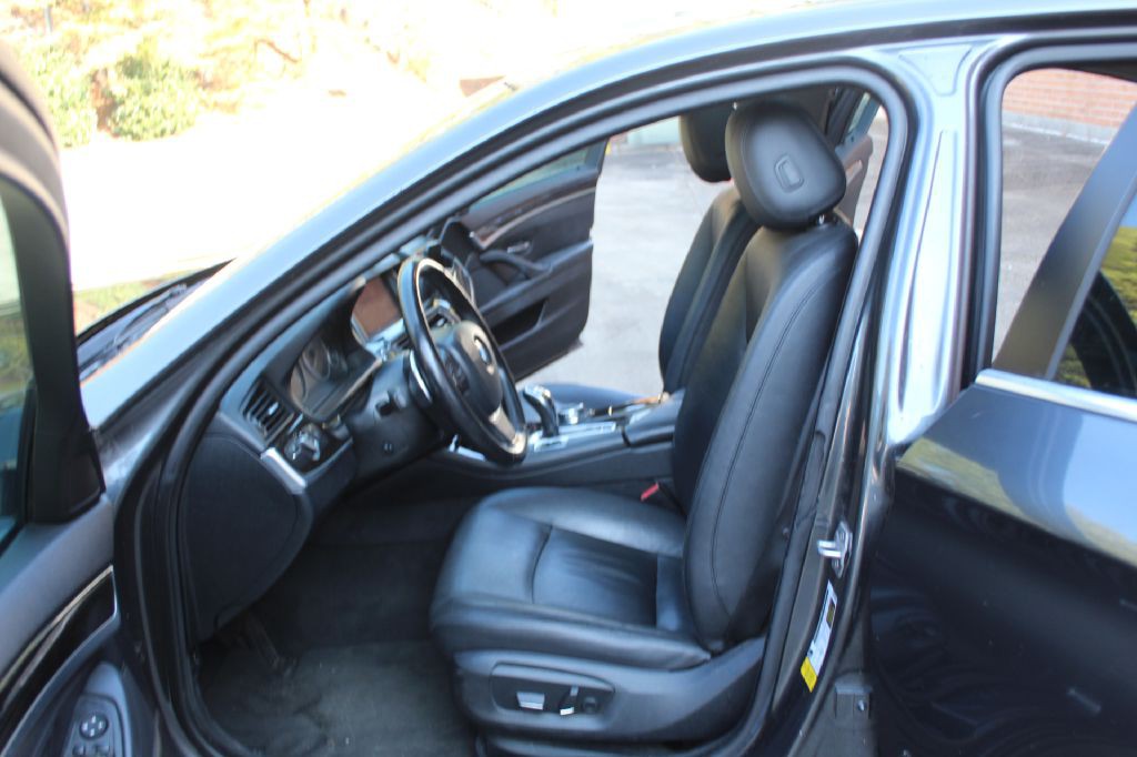 2016 BMW 5 Series Image 10