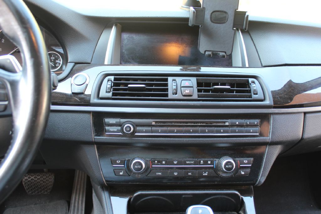 2016 BMW 5 Series Image 17